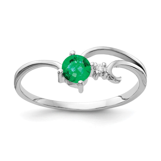 14k White Gold 4mm Emerald A Real Diamond ring