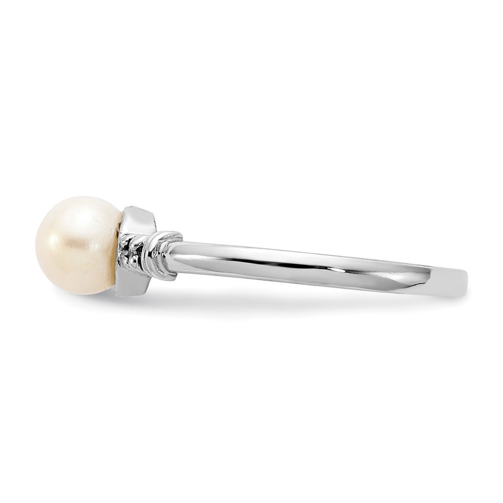 14k White Gold 5mm FW Cultured Pearl A Real Diamond ring