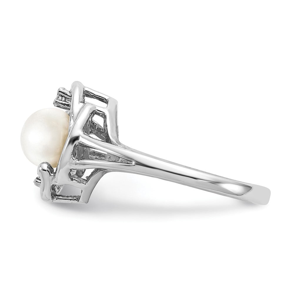 14k White Gold 6mm FW Cultured Pearl A Real Diamond ring