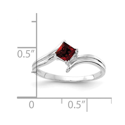 14k White Gold 4mm Princess Cut Garnet ring